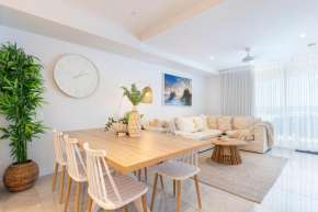 Oceanus oasis at Bokarina Beach -stunning modern coastal apartment
